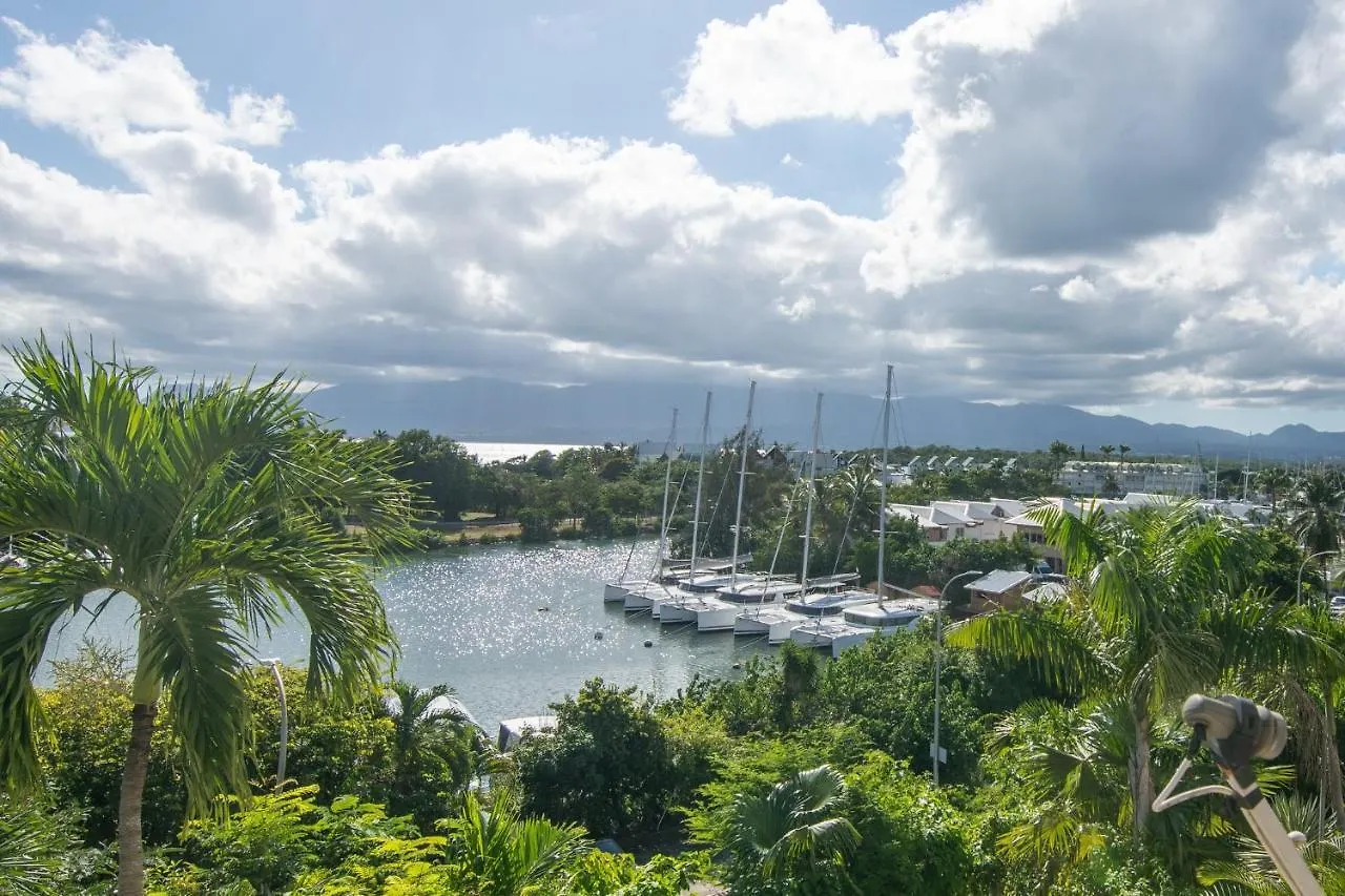 Appartement Studio, Piscine Et Vue Mer A La Marina à Le Gosier  Guadeloupe