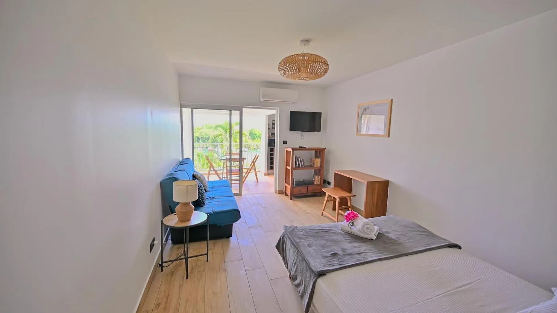 Appartement Studio, Piscine Et Vue Mer A La Marina à Le Gosier  Guadeloupe