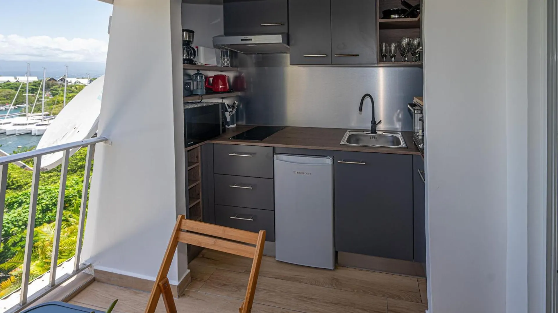 Appartement Studio, Piscine Et Vue Mer A La Marina à Le Gosier