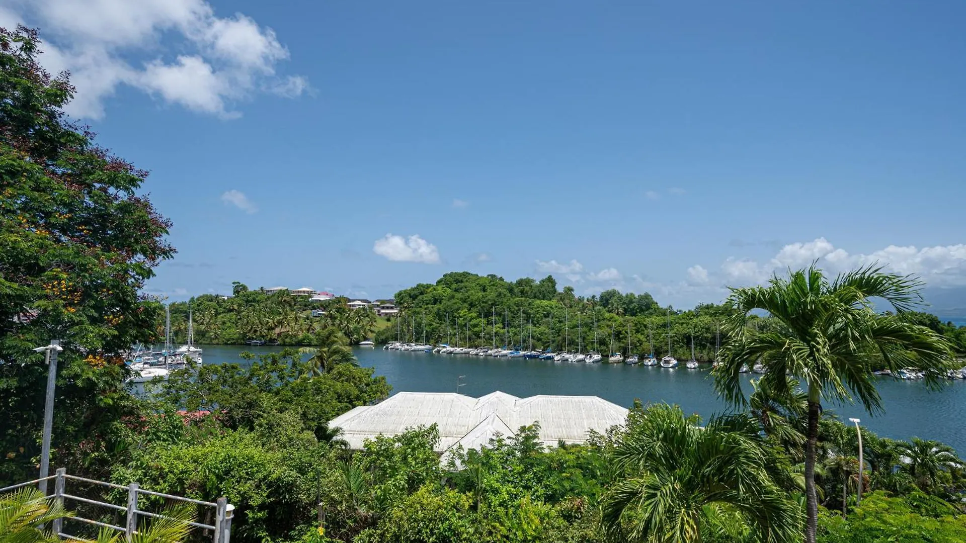 Appartement Studio, Piscine Et Vue Mer A La Marina à Le Gosier