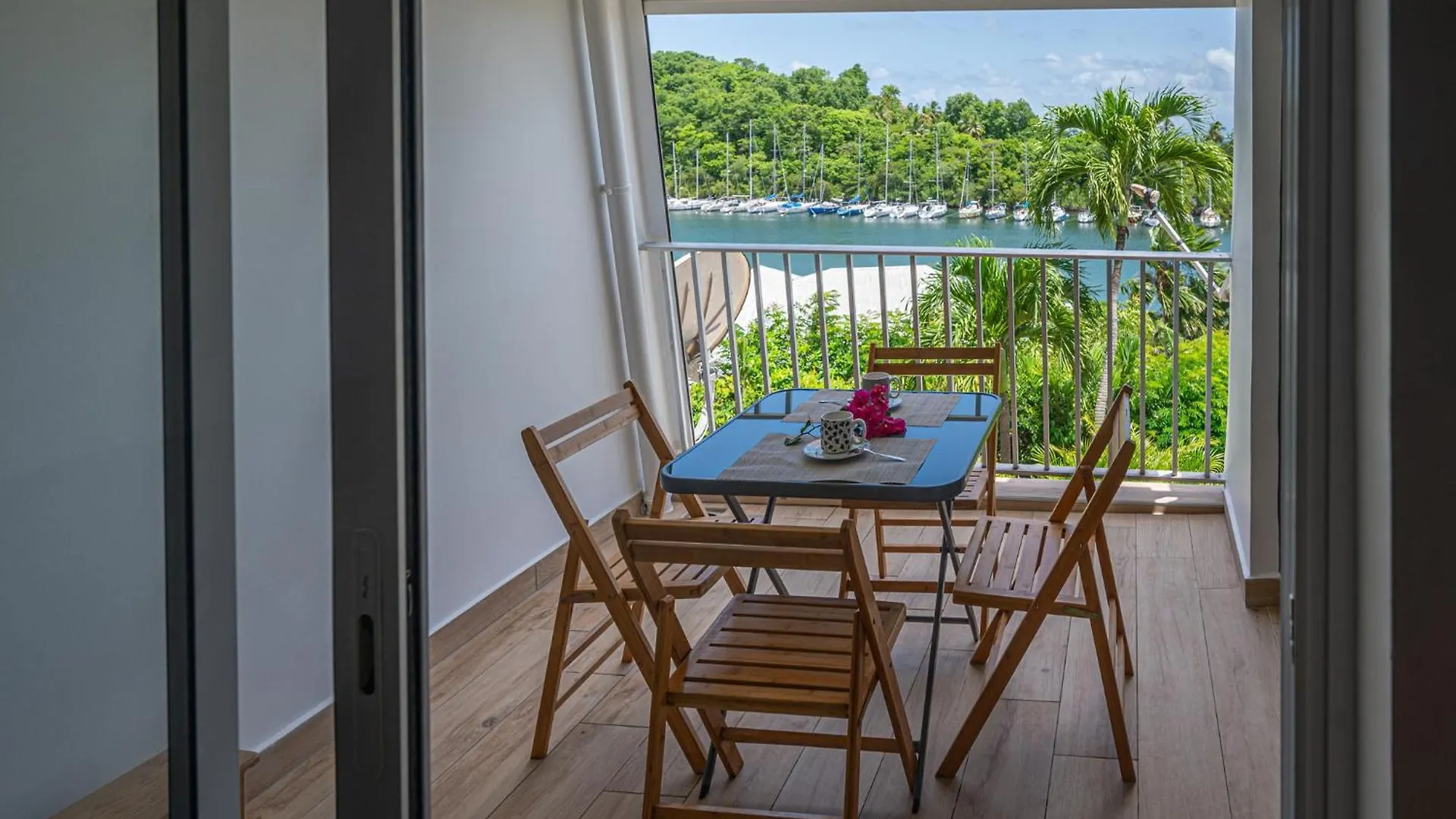 Appartement Studio, Piscine Et Vue Mer A La Marina à Le Gosier