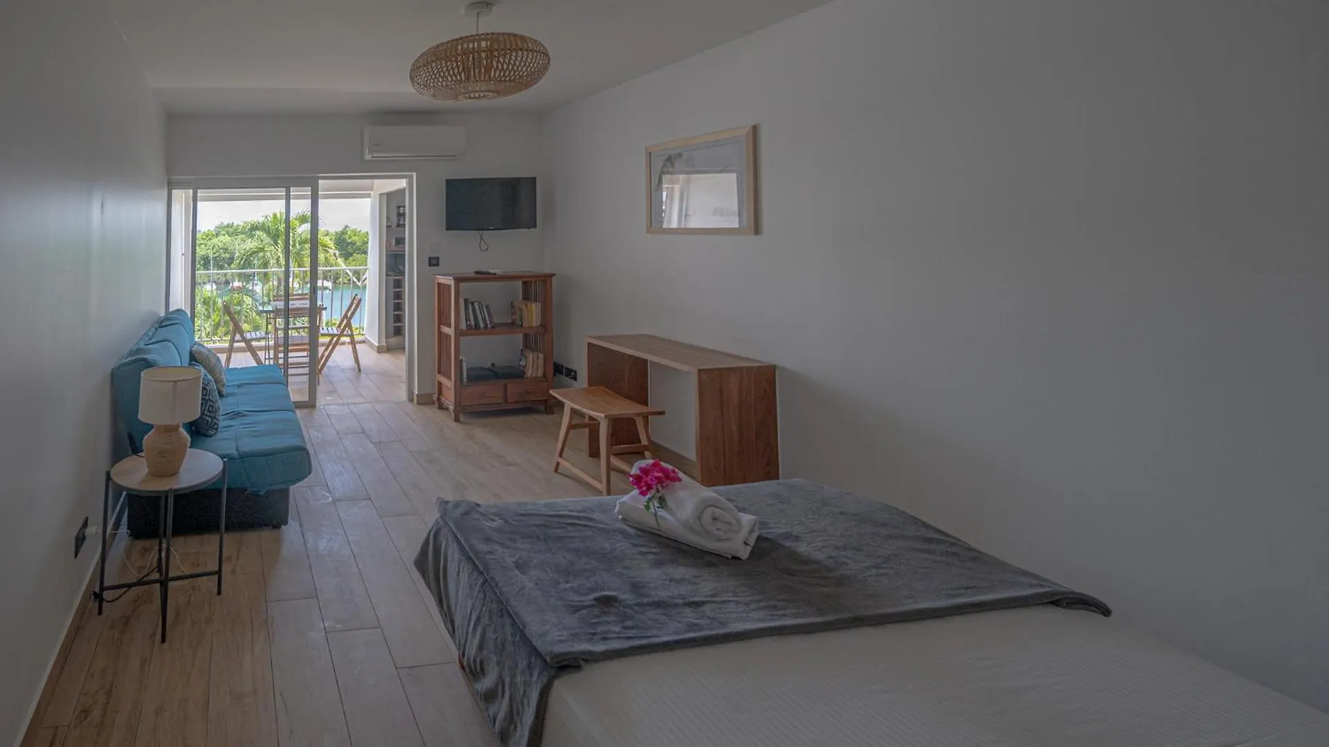 Appartement Studio, Piscine Et Vue Mer A La Marina à Le Gosier